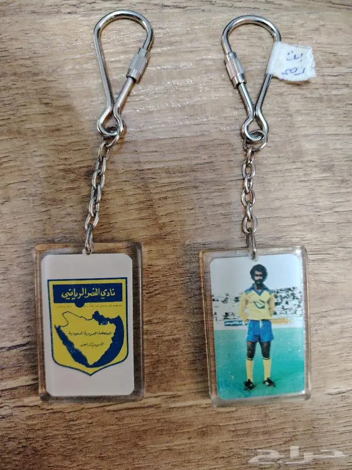 ميداليات لاعبين نادي النصر قديمة مخزنة 3