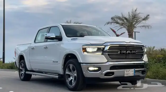 معرض الوسام الجديد للسيارات المتميزه ونادره بالجبيل 42