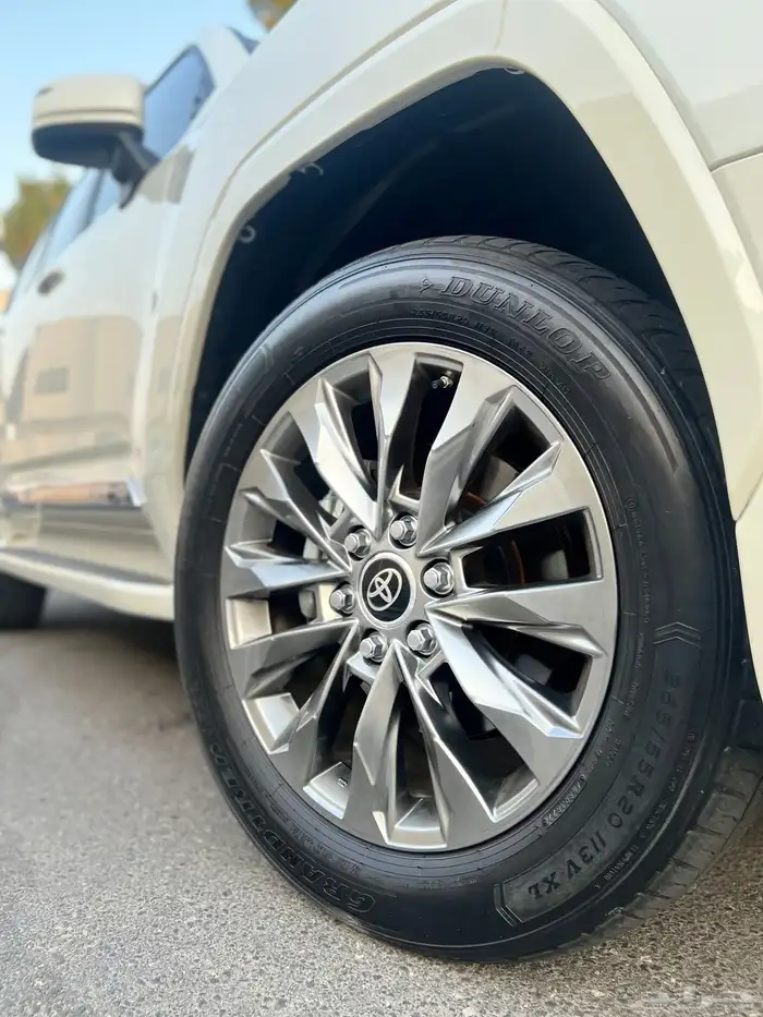 لاند كروزر G.XR - L3 2022 مالك اول سعودي وكالة 10