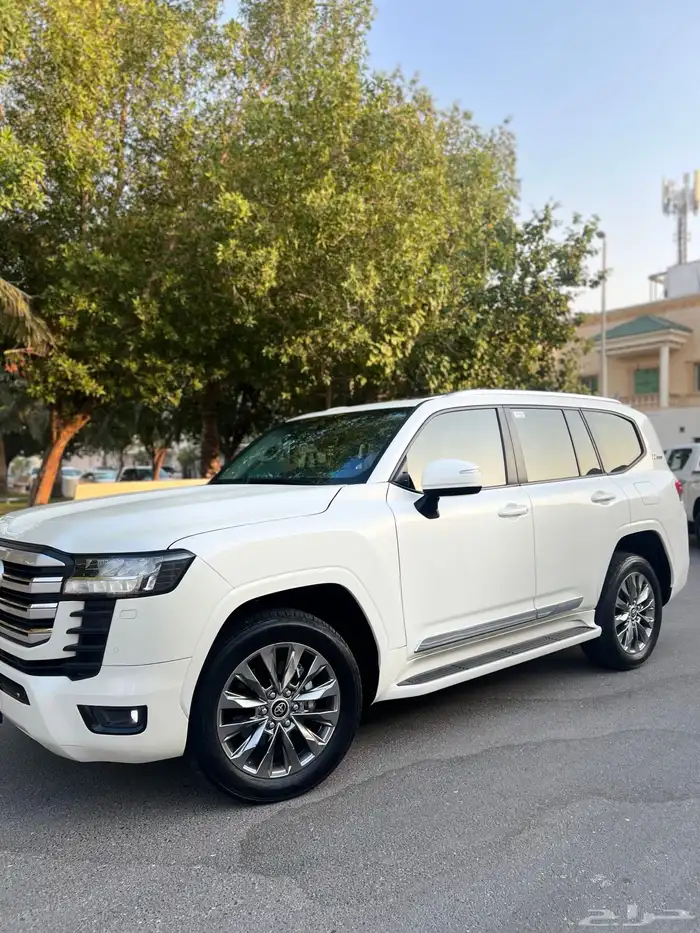 لاند كروزر G.XR - L3 2022 مالك اول سعودي وكالة 0