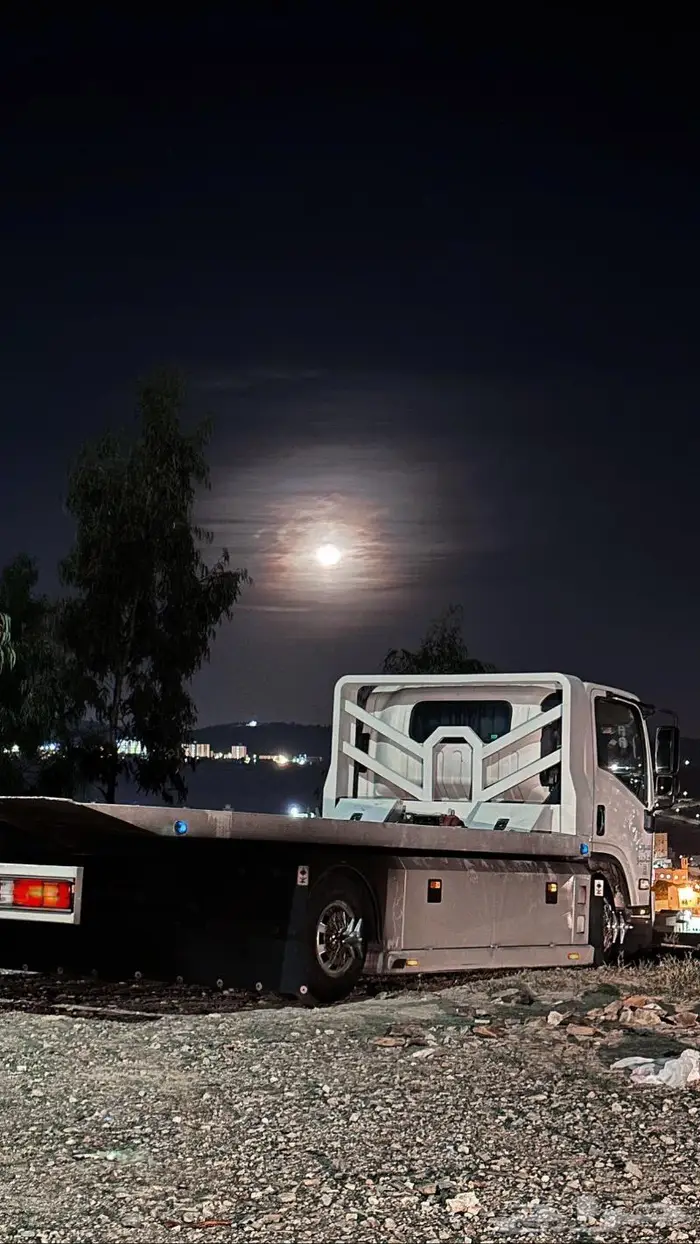 سطحة الباحة داخلها وخارجها عادي وهدروليك 0