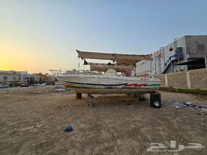 قارب بوت لنش طراد للبيع بدون مكاين ب 5 الاف ريال بيع مستعجل 0