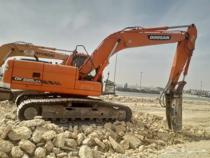 حفارات بوكلين للايجار Poklin excavators for rent SPSP 1