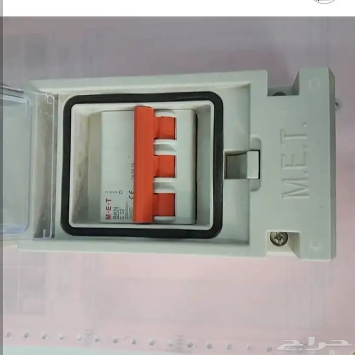 أدوات كهربائية   قواطع ومفاتيح وطبالين وقواعد لمبات 10