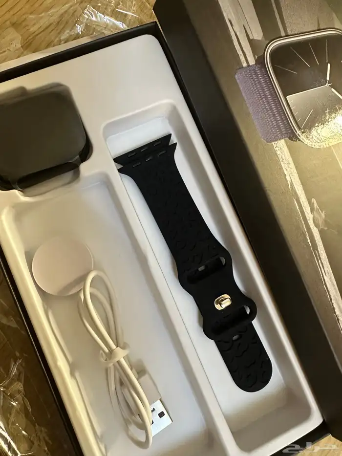 ساعة شبيهة أبل 1