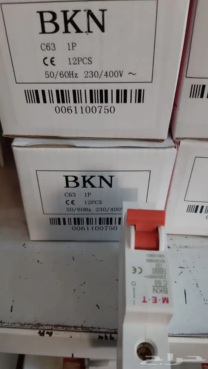 أدوات كهربائية   قواطع ومفاتيح وطبالين وقواعد لمبات 9