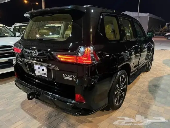 لكزس LX570 بلاك اديشن 2020 3
