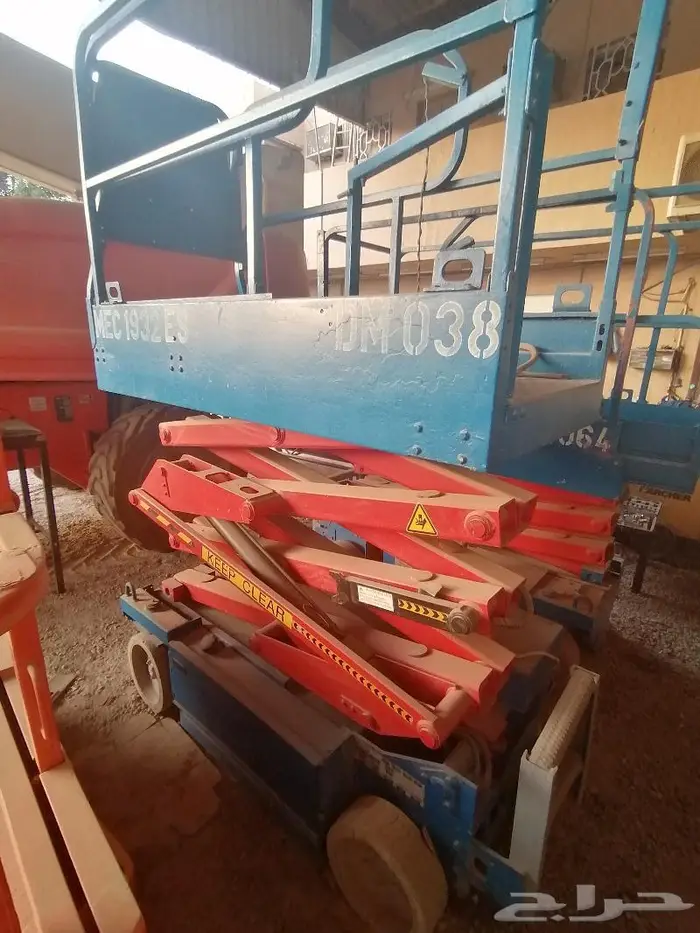 سيزر ليفت 7 متر يعمل بالكهرباء للبيع بحالة ممتازة 0