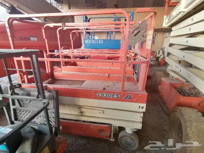 سيزر ليفت 7 متر يعمل بالكهرباء للبيع بحالة ممتازة 1