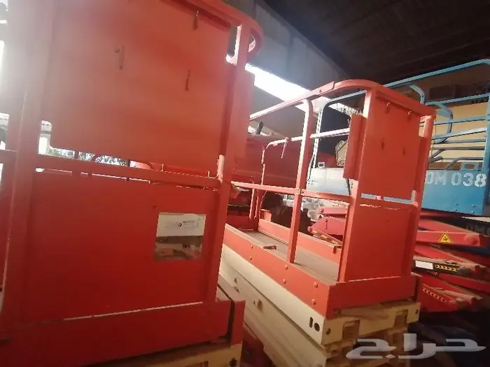 سيزر ليفت 7 متر يعمل بالكهرباء للبيع بحالة ممتازة 2