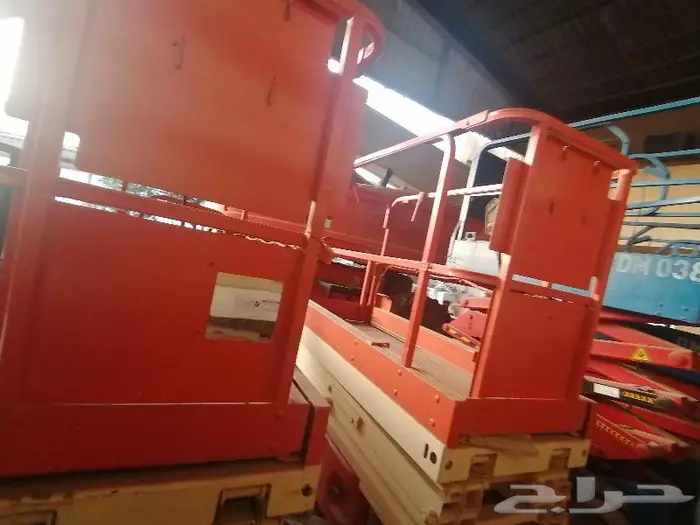 سيزر ليفت 7 متر يعمل بالكهرباء للبيع بحالة ممتازة 4