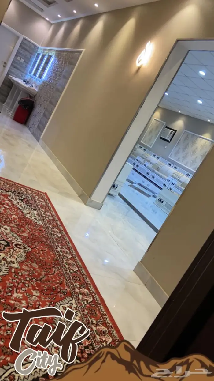 استراحه قسمين ومقلط ومسبح كبير بسخان 18
