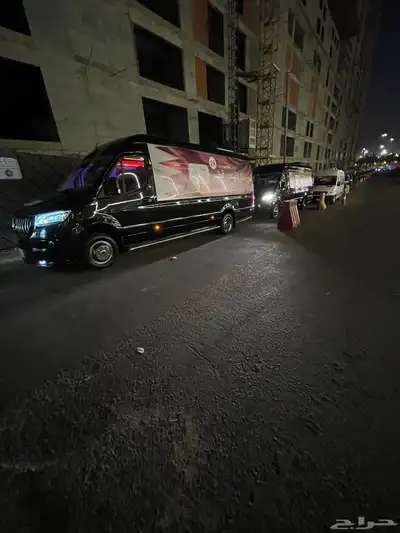 إيجار سيارة مع سائق مرسيدس فان 23 40