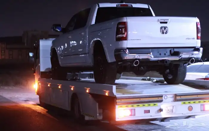 سطحات الامارات لنقل سيارات إلى السعودية عل مدار 24 ساعة 1