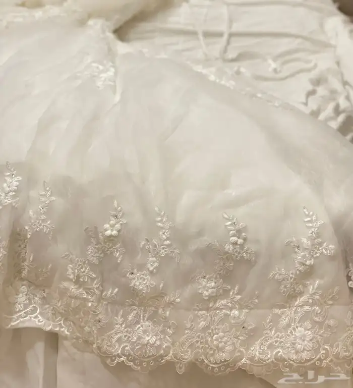 فستان زفاف من الدانتيل لاطلالة ملكية 2