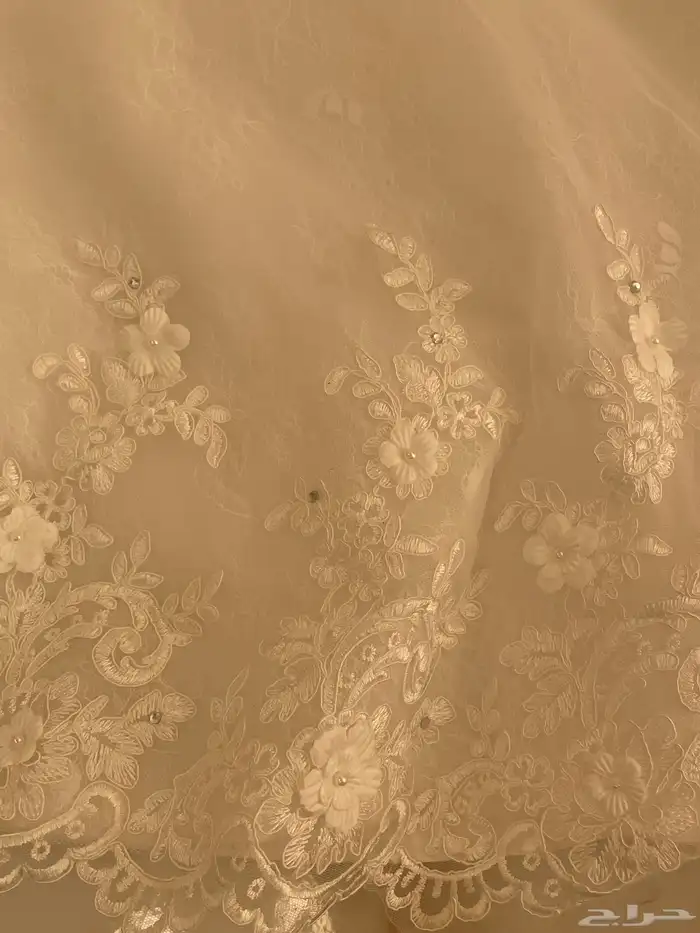 فستان زفاف من الدانتيل لاطلالة ملكية 0