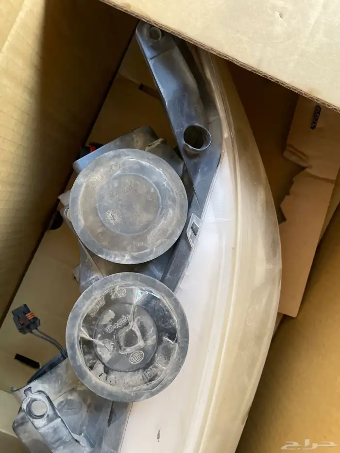 شمعات كامري 16 وكالة يحتاج لها تلميع وفيها ملاحظات بسيطه 2