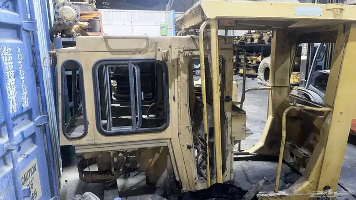 معدات ثقيله تشليح قطع غيارمستعمل كريدرجريدر قريدر شيول D8R 43