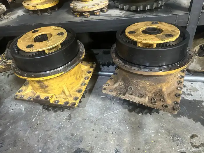 معدات ثقيله تشليح قطع غيارمستعمل كريدرجريدر قريدر شيول D8R 23