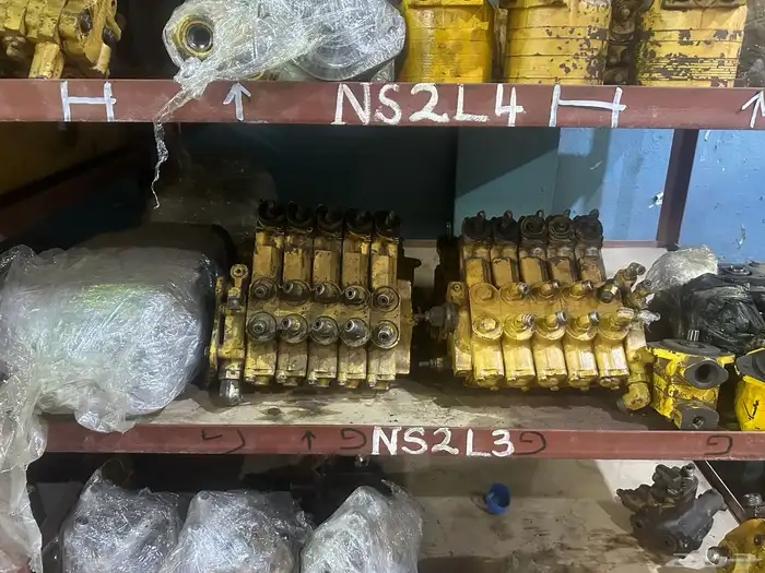 معدات ثقيله تشليح قطع غيارمستعمل كريدرجريدر قريدر شيول D8R 6