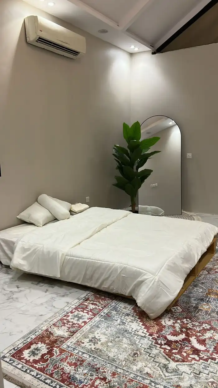 للبيع شاليه مكون من 3 اقسام على شارع 32 11