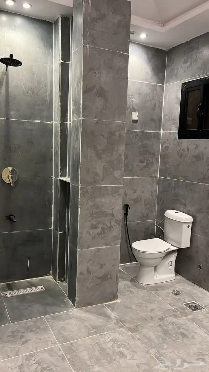 للبيع شاليه مكون من 3 اقسام على شارع 32 12