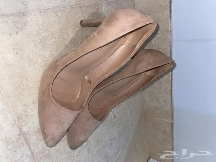 كعب متوسط الطول شامواه لحمي من stradivarius 0