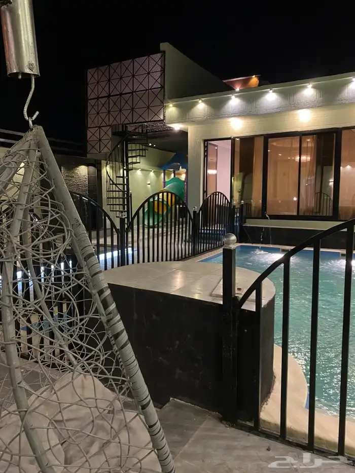 للبيع شاليه مكون من 3 اقسام على شارع 32 1