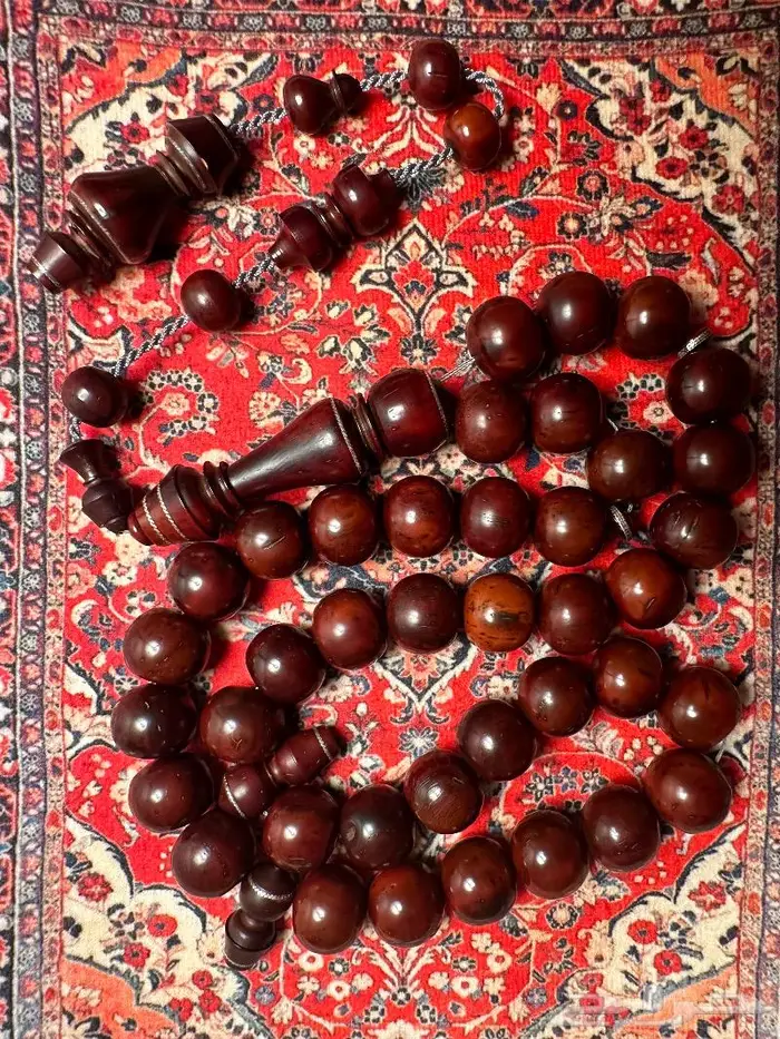 ((تم البيع))مسباح خشب كوك قديم جدا مطعم فضة 2