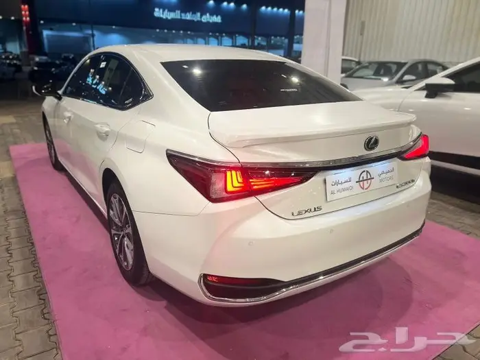لكزس ES300 استاندر هايبرد 2025 3