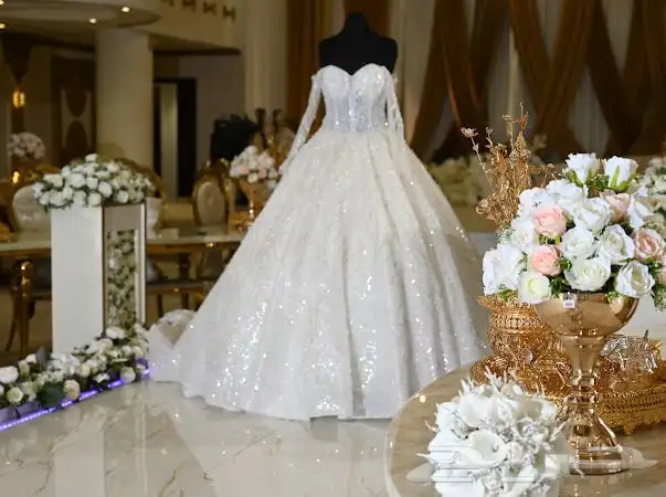 فستان زواج ابيض و فساتين اخوات عروسه و اخوات عريس 25