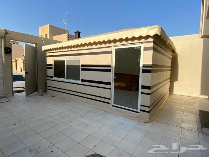 بيت شعر ملكي 0