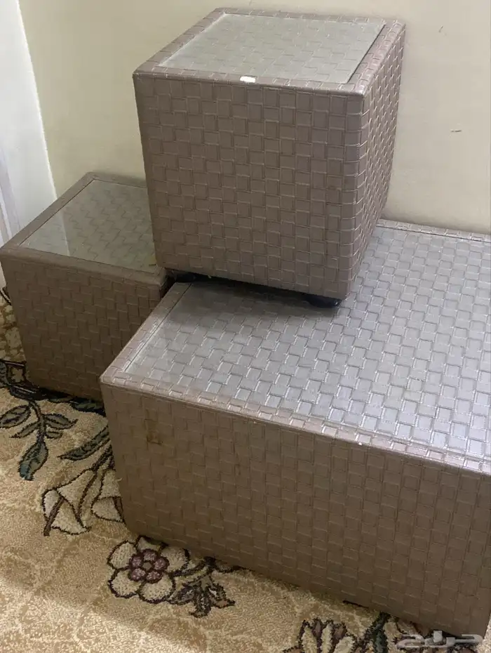 للبيع طاولات العدد 4 حبات بسعر 350 0
