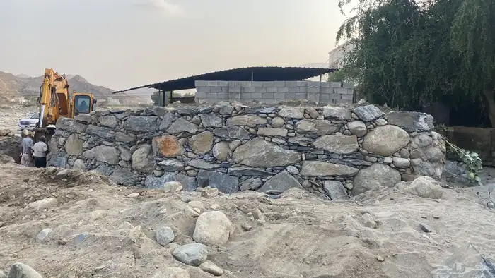 معلم بناء بالحجر بالمعدات بمحافظة المخواة وضواحيها 1