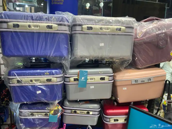 شنط المكياج او شنط الذهب 0