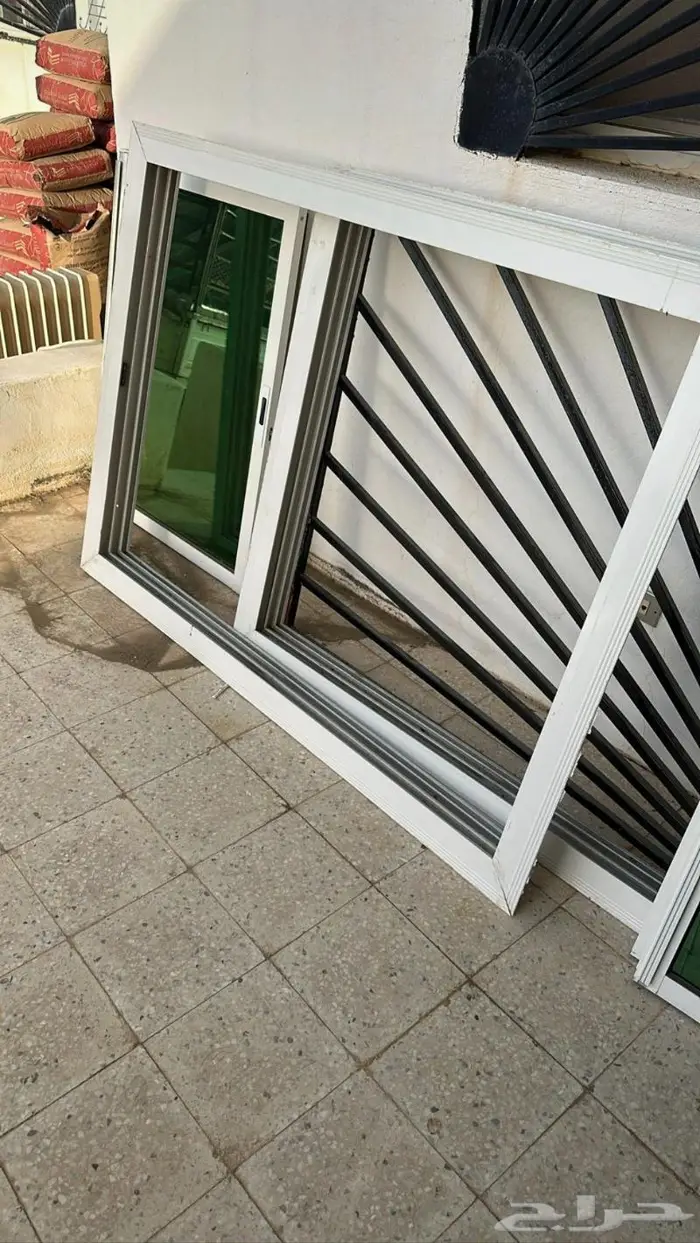 طيق قزاز مع الشبك الحديد 1