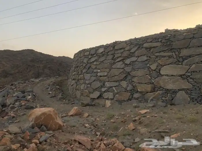 معلم بناء بالحجر بالمعدات بمحافظة المخواة وضواحيها 7