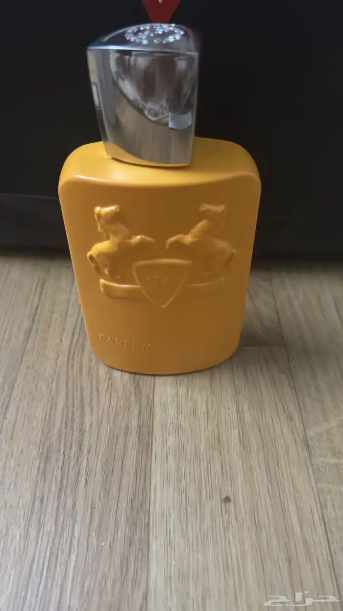 كلها عطورت اصليه سعرنا جمله جمله نبيع حبه بسعر جمله 5