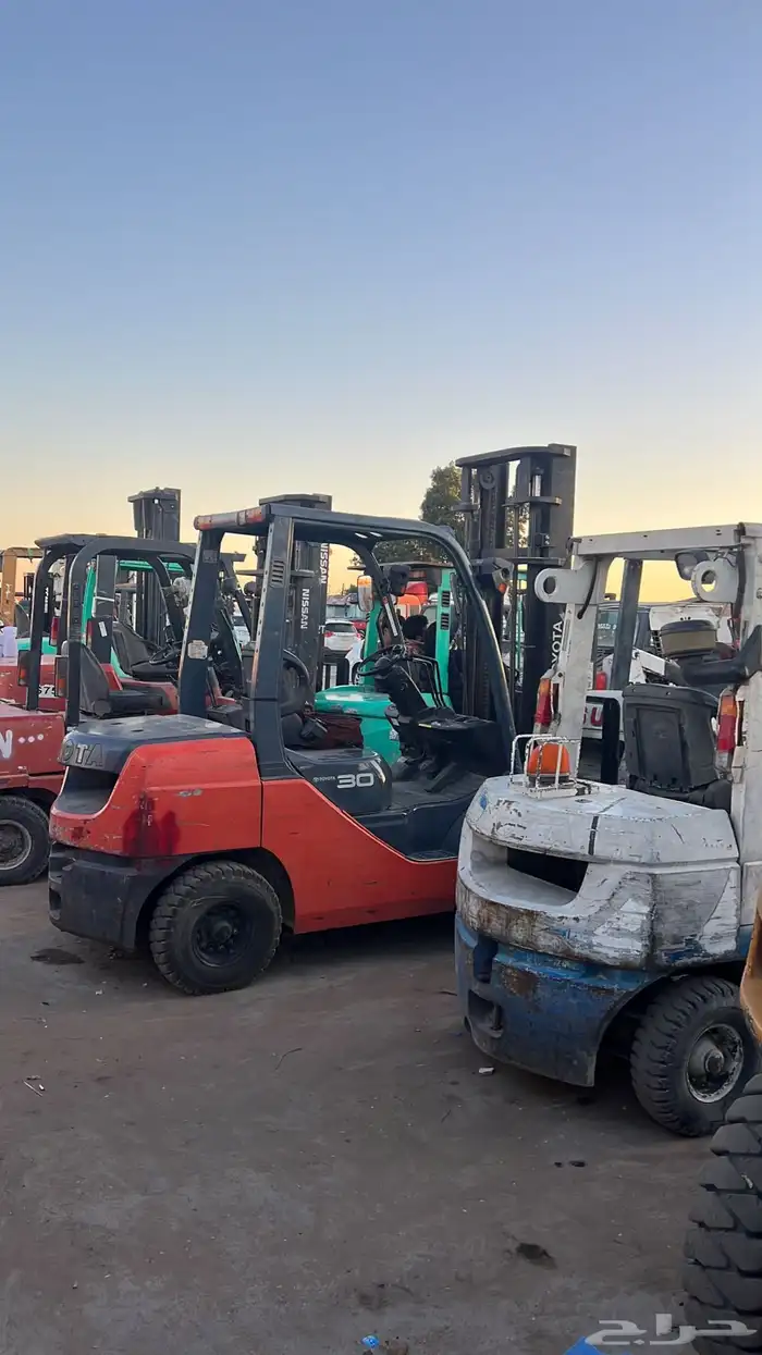 رافعة شوكية فوركلفت للايجار تاجير رافعات ايجار رافعة شوكية 10