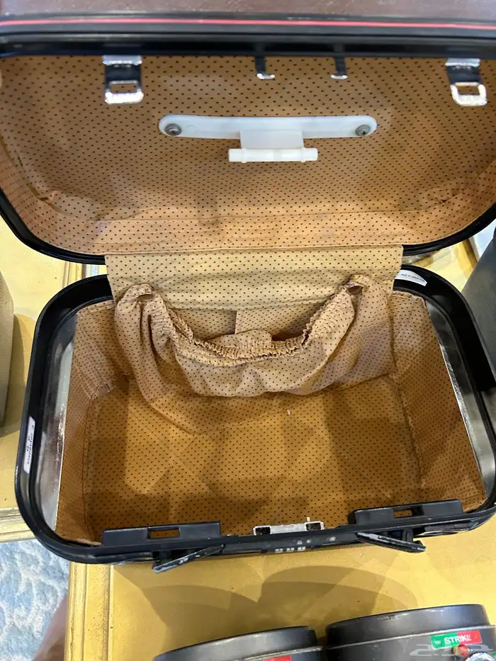 شنط العروس نسائيه قديمه منها نوع كراون وساعه المانيه 3