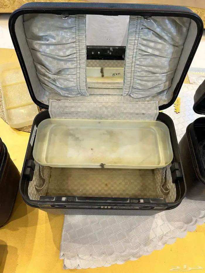 شنط العروس نسائيه قديمه منها نوع كراون وساعه المانيه 5