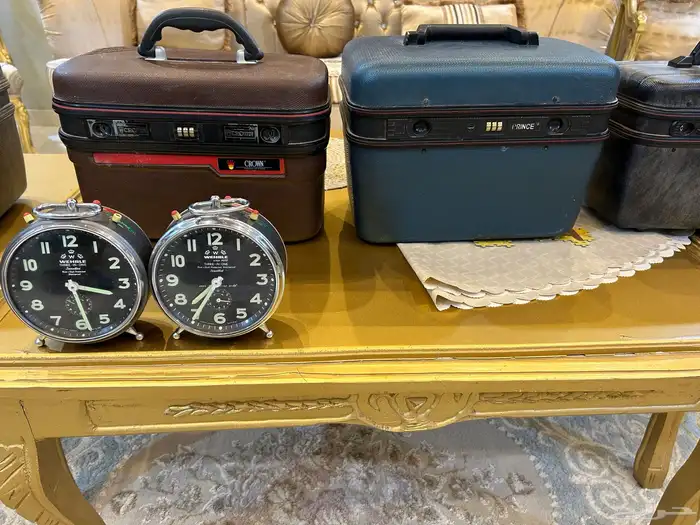 شنط العروس نسائيه قديمه منها نوع كراون وساعه المانيه 0