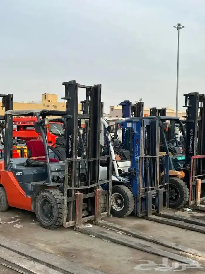 رافعة شوكية فوركلفت للايجار تاجير رافعات ايجار رافعة شوكية 1