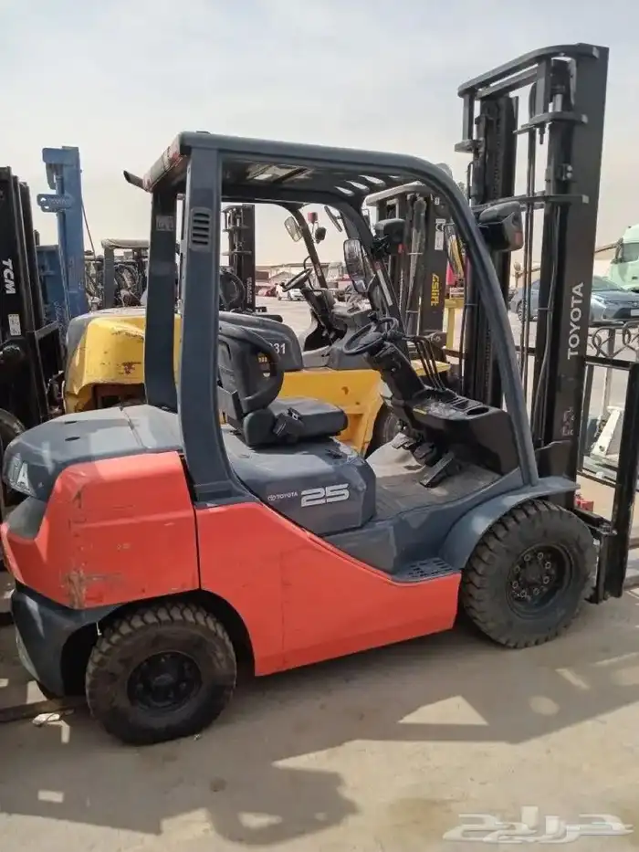 رافعة شوكية فوركلفت للايجار تاجير رافعات ايجار رافعة شوكية 8