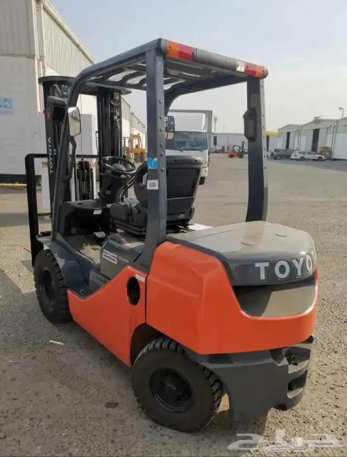 رافعة شوكية فوركلفت للايجار تاجير رافعات ايجار رافعة شوكية 7