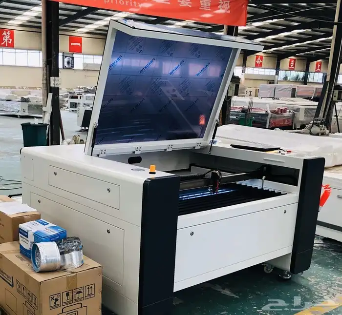 مكينة ليزر co2 قص أكريلك 1