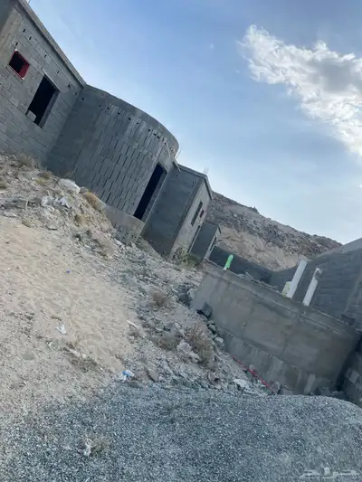 يوجد استراحه قسمين عضم للبيع في إسكان عفراء بالقرن 0