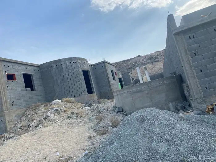 يوجد استراحه قسمين عضم للبيع في إسكان عفراء بالقرن 1