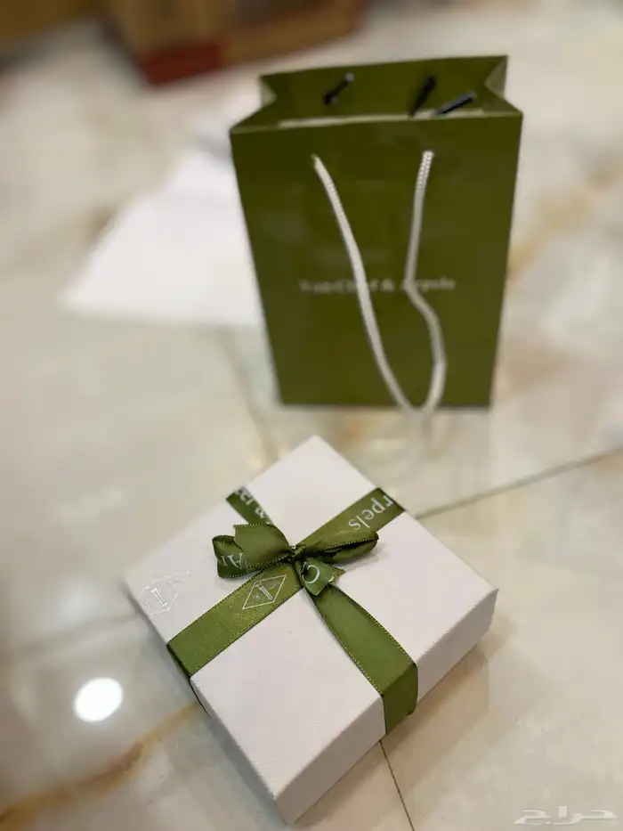 علب ماركات 33