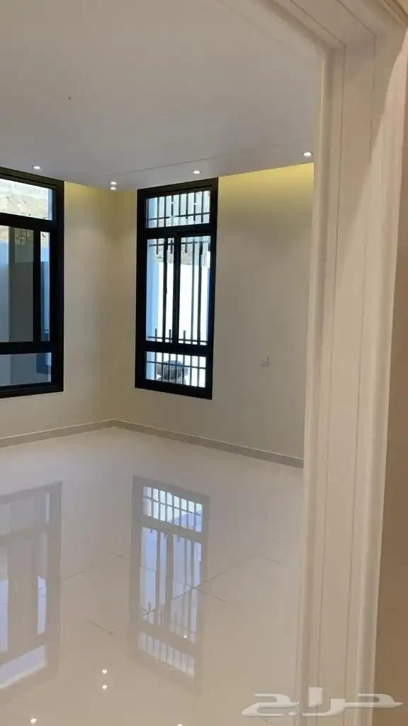 شقة كبيرة على نظام دور للبيع قرب المطار 6